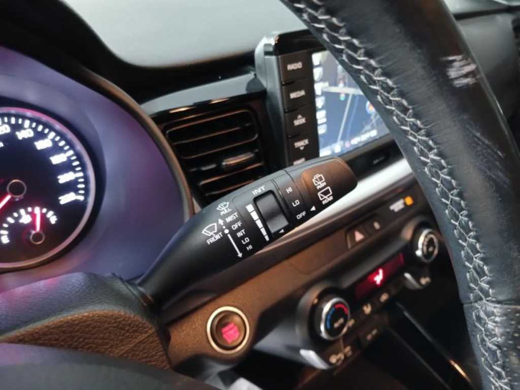 KIA Stonic 2018 Blanco - Importación desde Corea - HF Imports Iquique - Foto 17