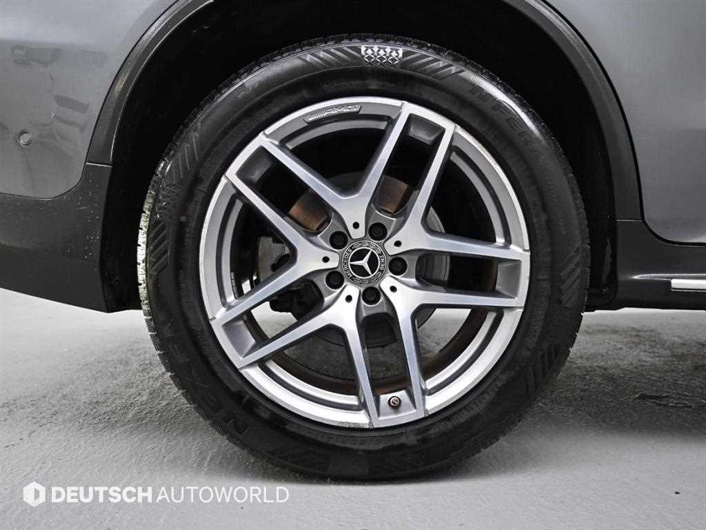 Mercedes Benz GLC Class - Vista 5