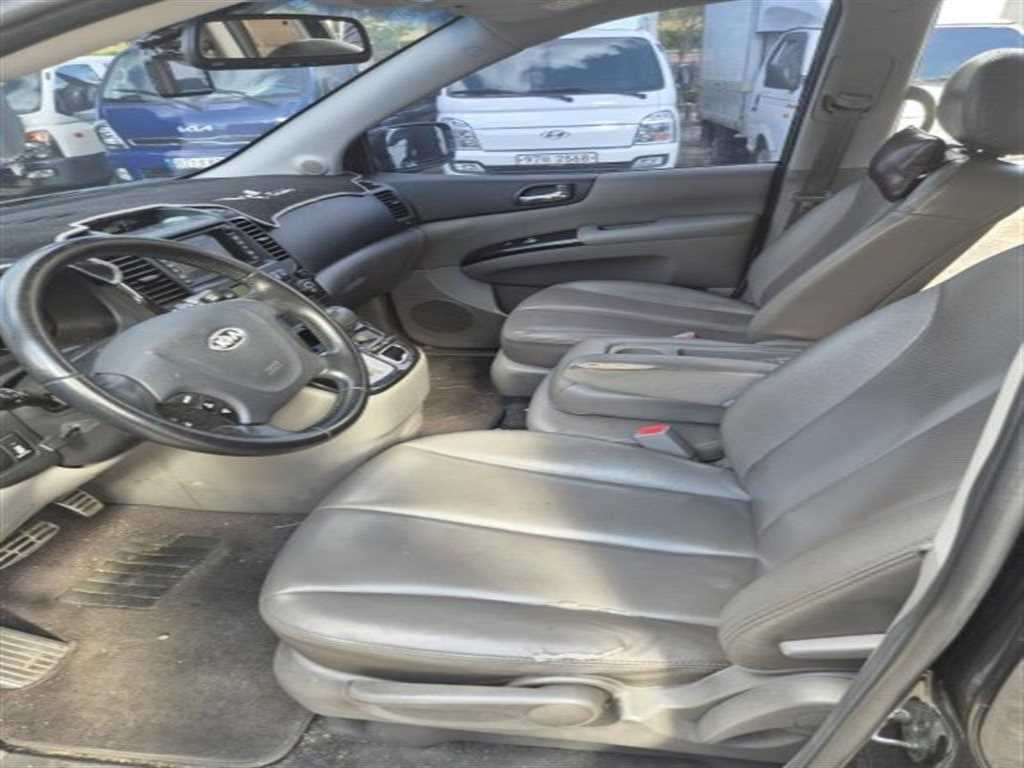 KIA Carnival - Vista 11