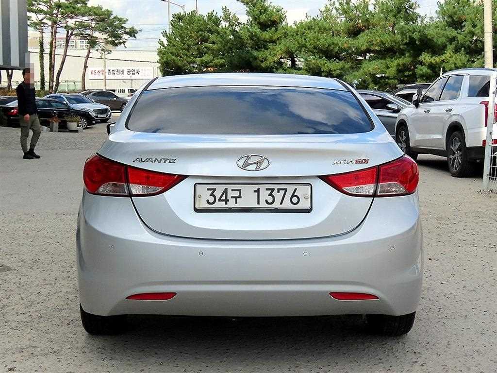HYUNDAI Avante - Vista 4