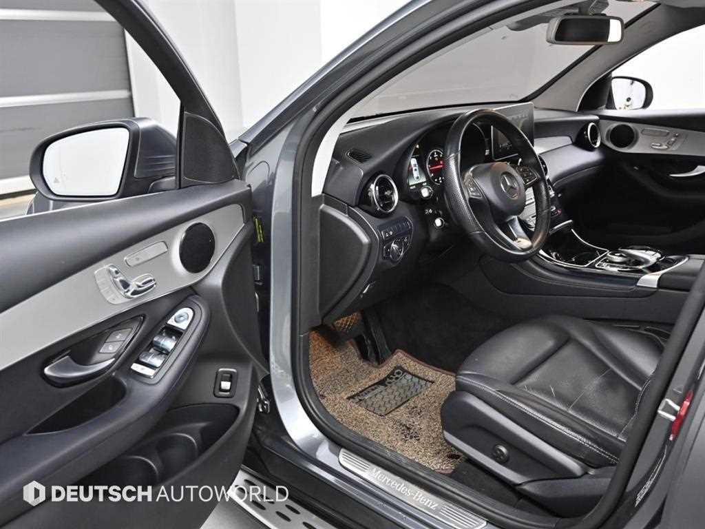 Mercedes Benz GLC Class - Vista 11