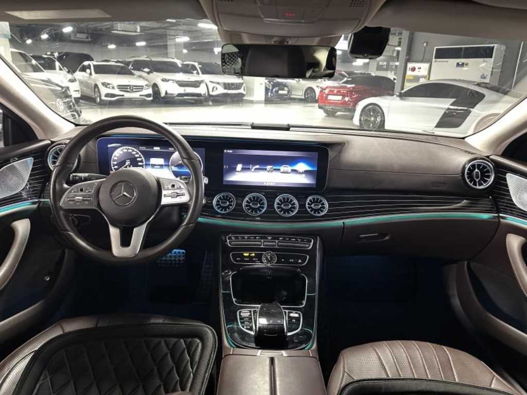 Mercedes Benz CLS Class - Vista 8
