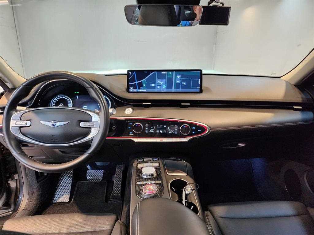 Genesis GV70 - Vista 8