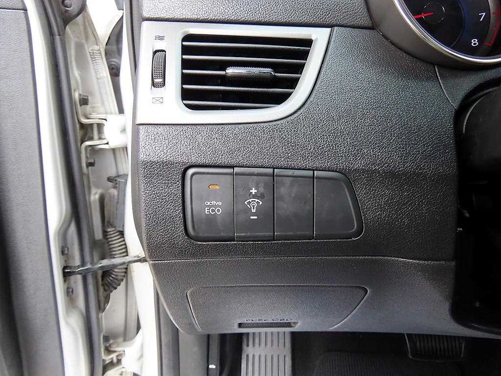 HYUNDAI Avante - Vista 12