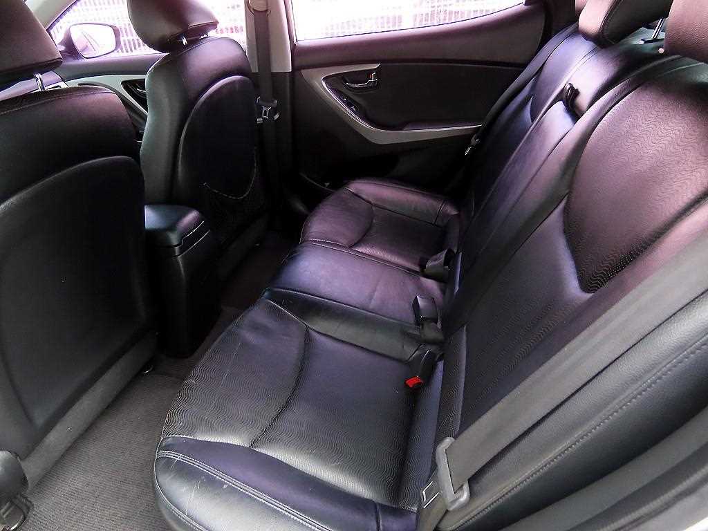 HYUNDAI Avante - Vista 6