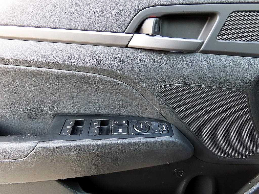 HYUNDAI Avante - Vista 11