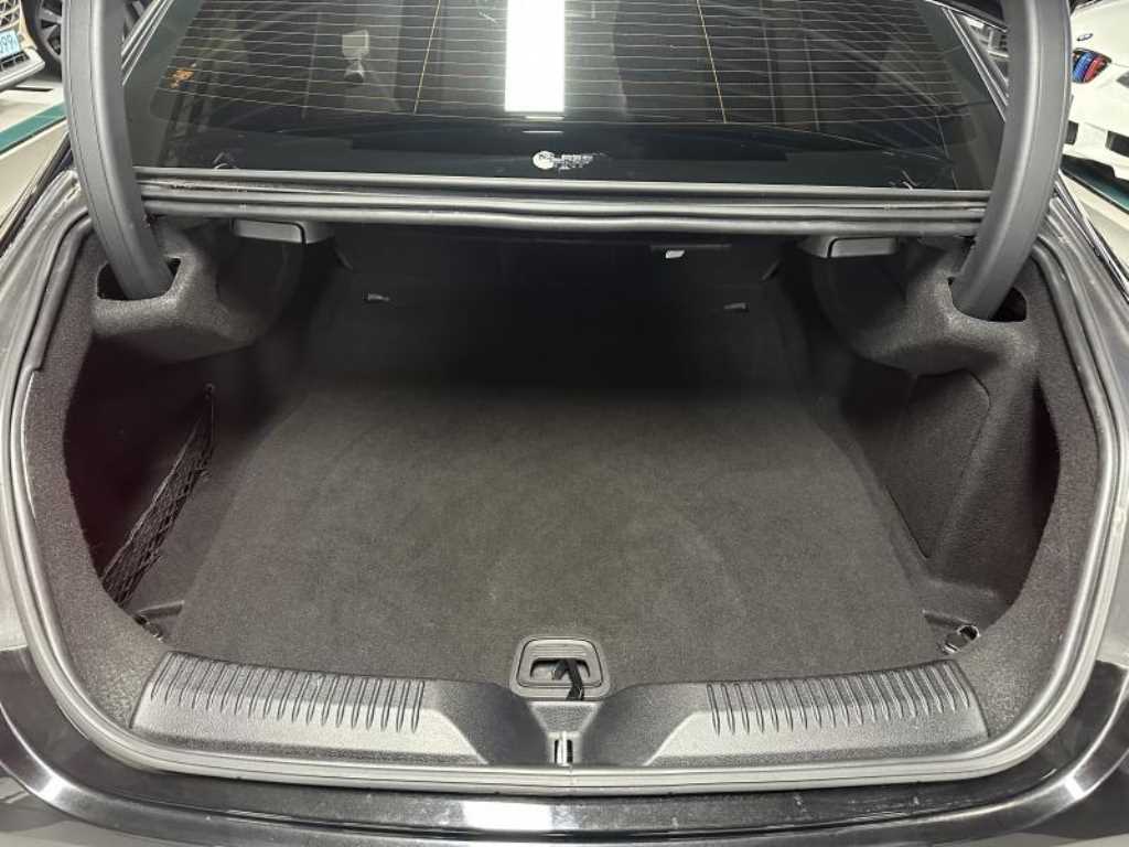 Mercedes Benz CLS Class - Vista 6