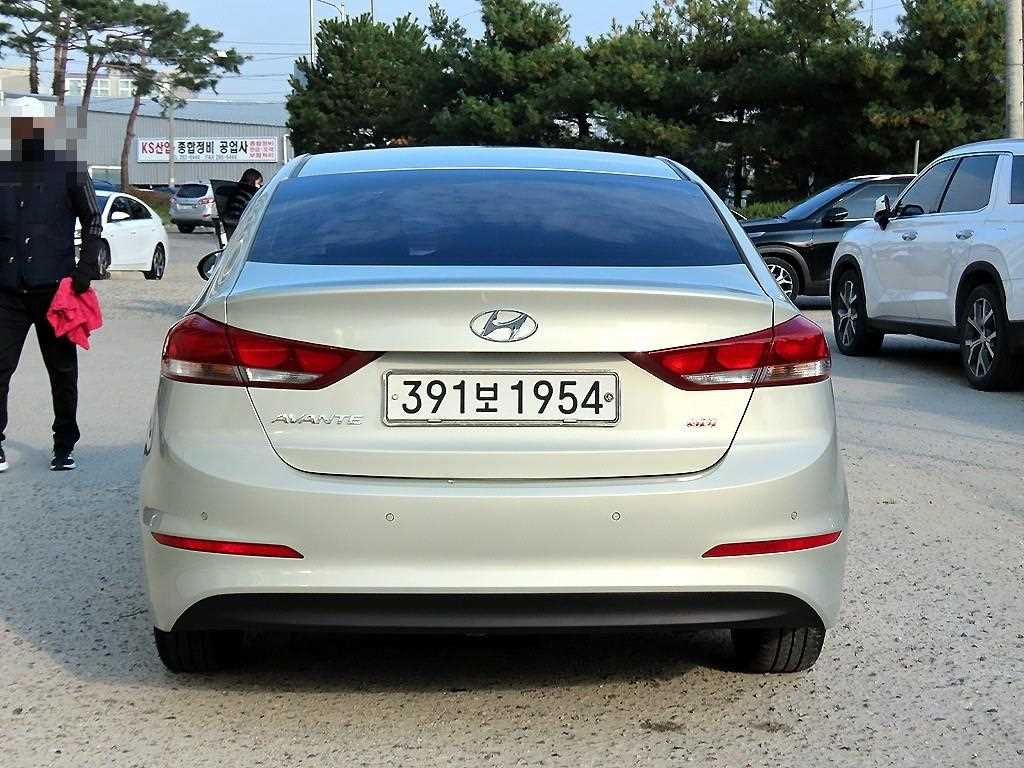 HYUNDAI Avante - Vista 4