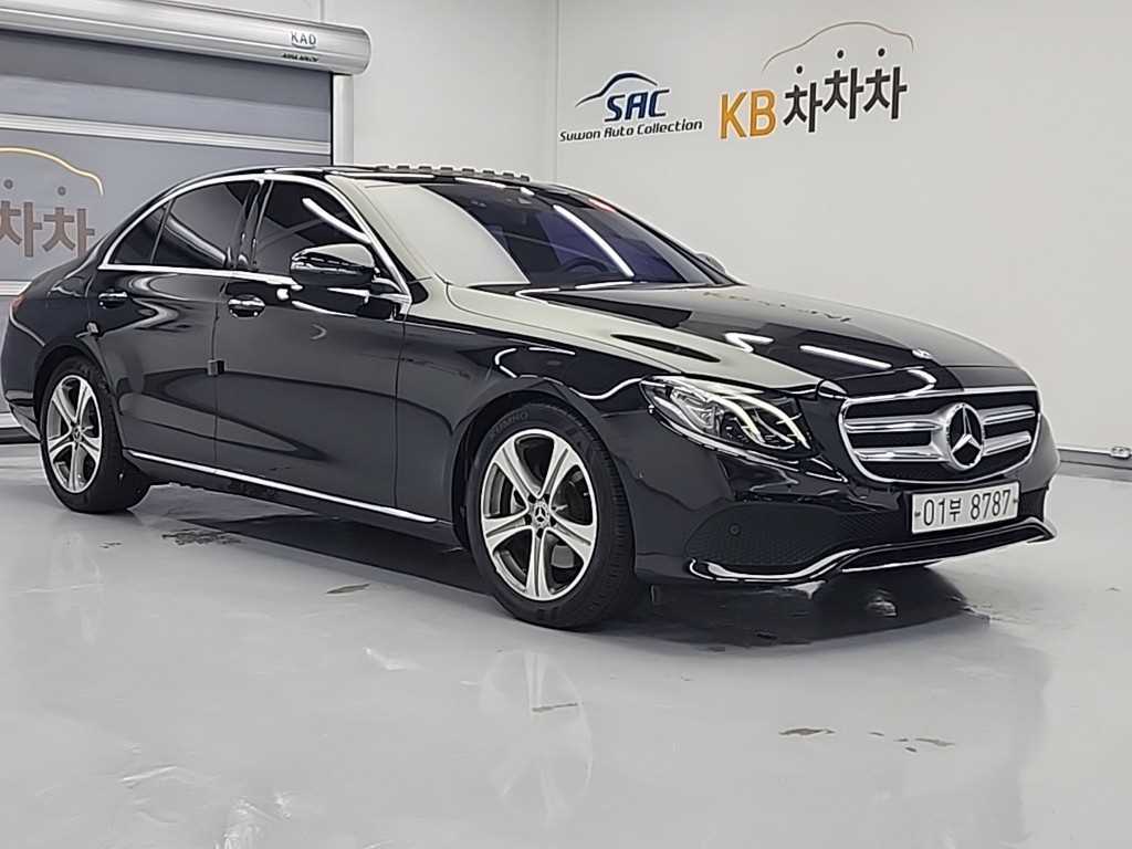 Mercedes Benz E class - Vista 4