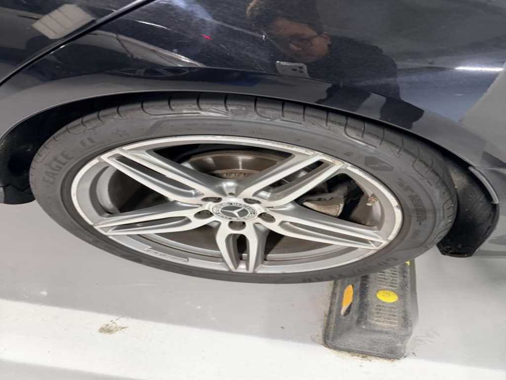 Mercedes Benz E class - Vista 8