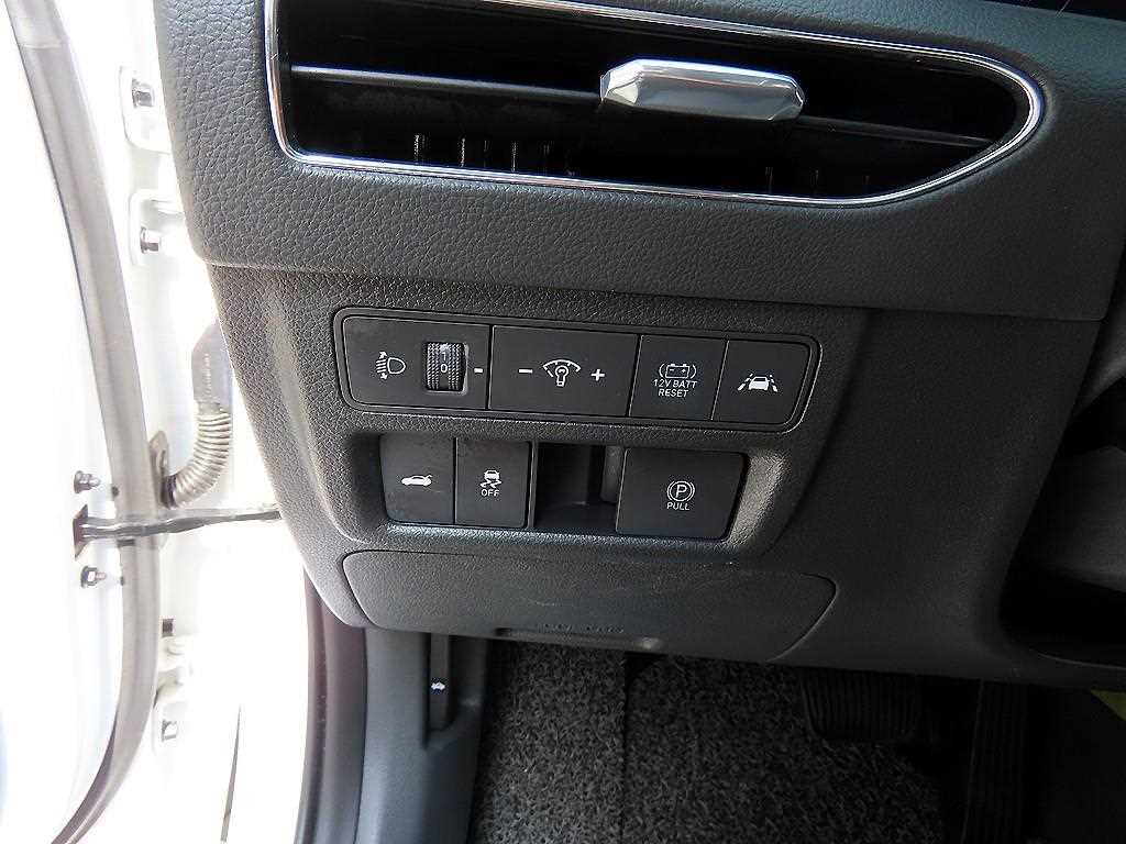 HYUNDAI Sonata - Vista 12