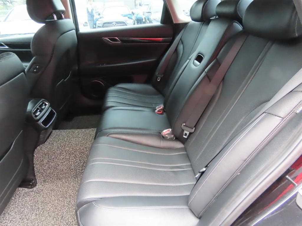 Genesis G80 - Vista 9