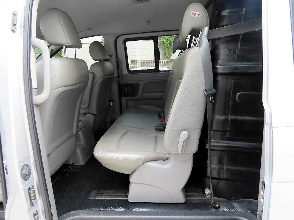 HYUNDAI Starex - Vista 6