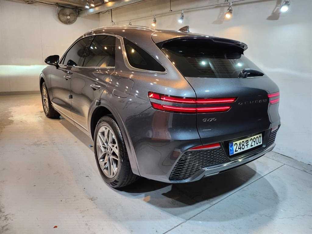 Genesis GV70 - Vista 4