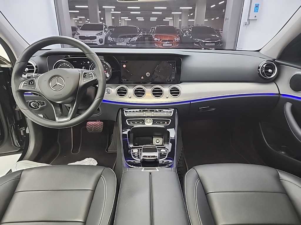 Mercedes Benz E class - Vista 7