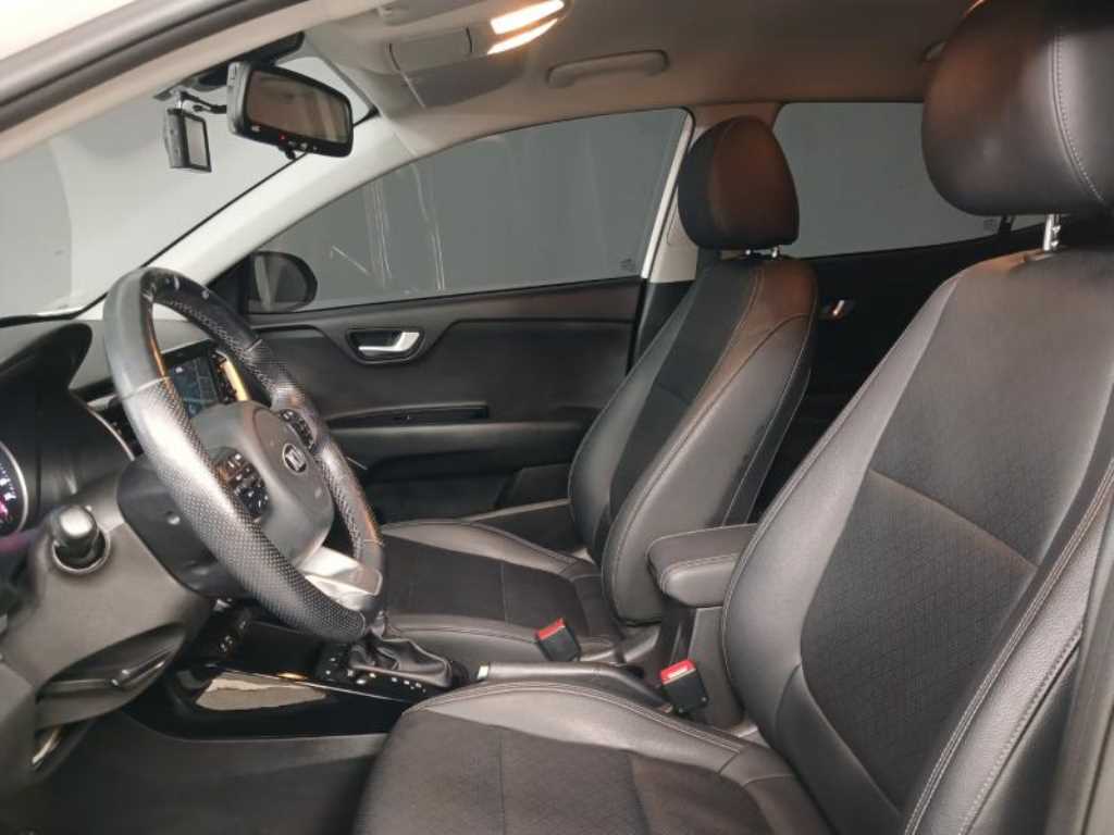 KIA Stonic - Vista 7