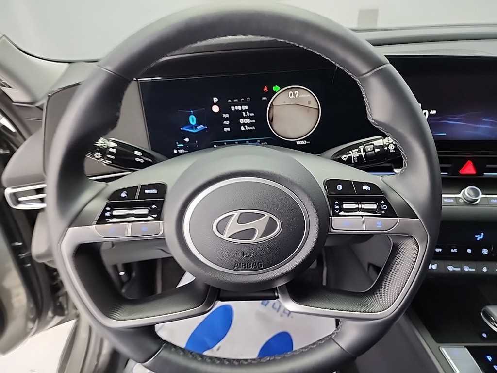 HYUNDAI Avante - Vista 9