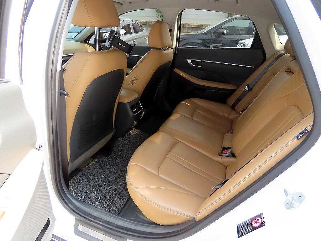 HYUNDAI Sonata - Vista 6