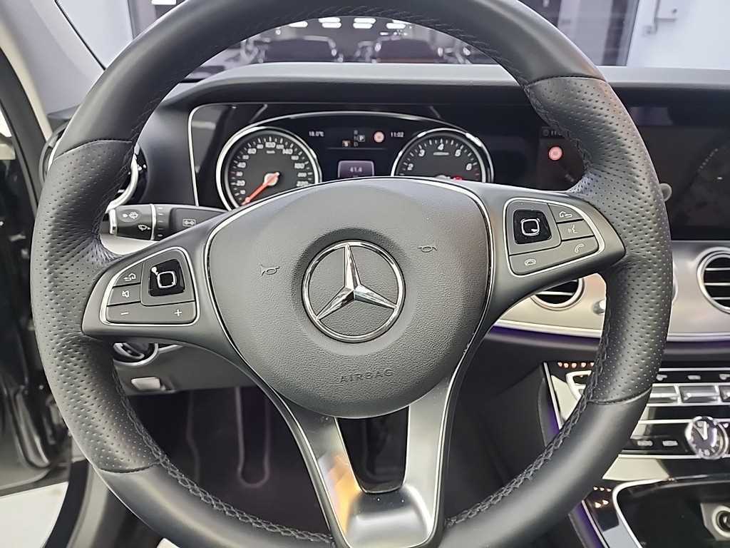 Mercedes Benz E class - Vista 9