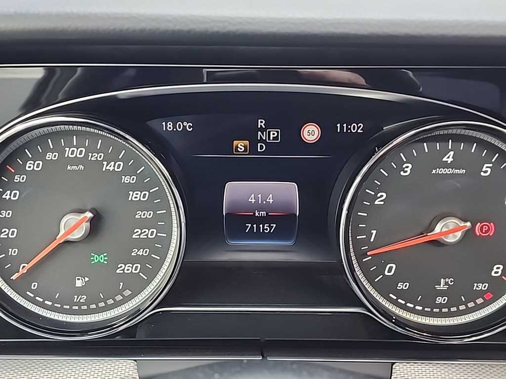 Mercedes Benz E class - Vista 6