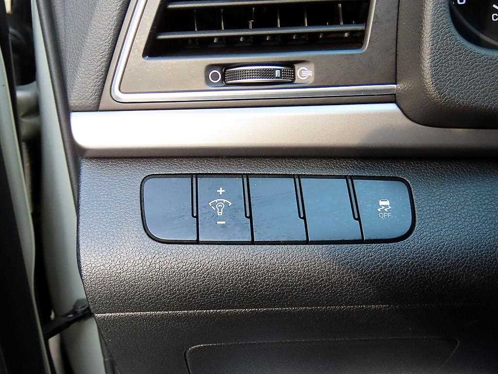 HYUNDAI Avante - Vista 12