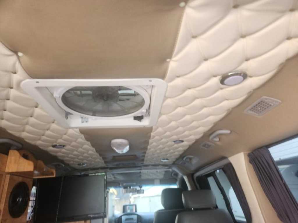 HYUNDAI Starex - Vista 7