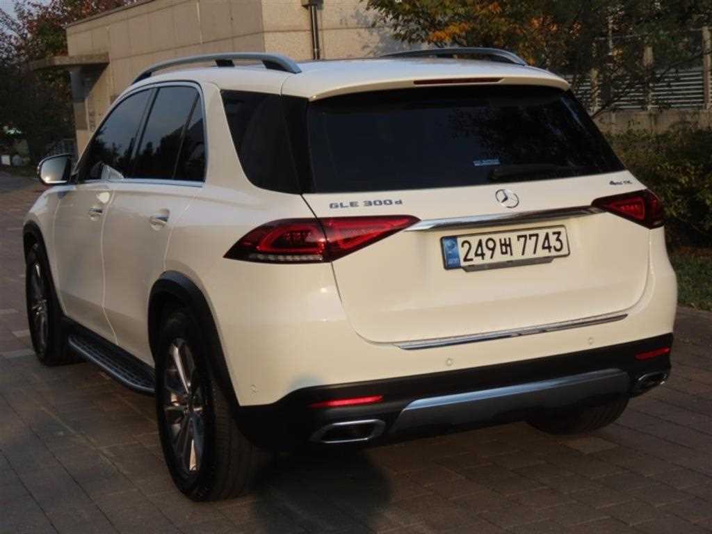 Mercedes Benz GLE Class - Vista 4