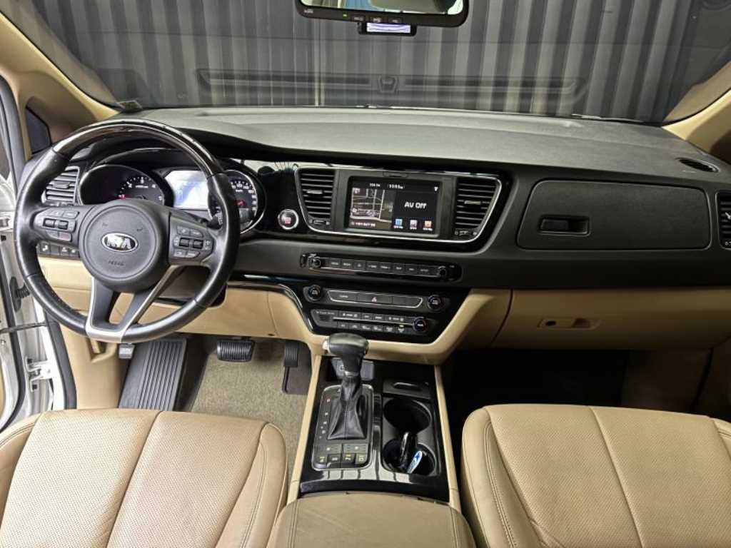 KIA Carnival - Vista 2