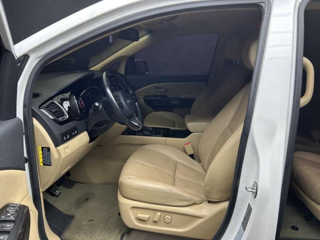 KIA Carnival 2018 Blanco - Importación desde Corea - HF Imports Iquique - Foto 1