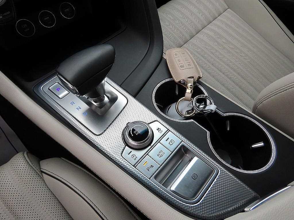 Genesis G70 - Vista 10