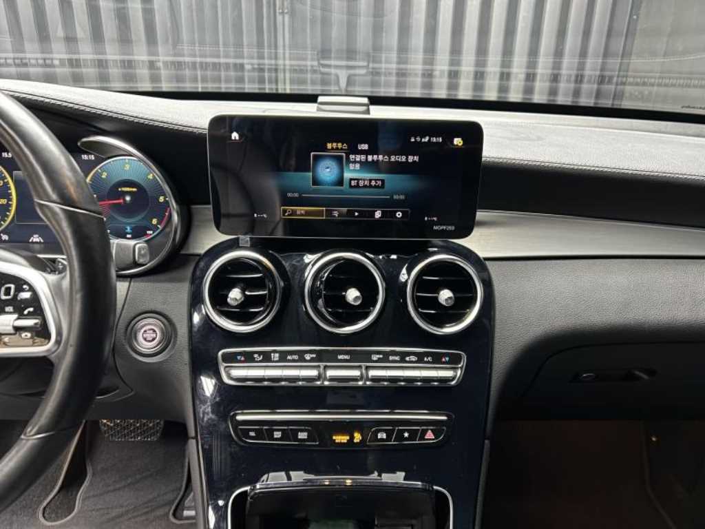 Mercedes Benz GLC Class - Vista 11