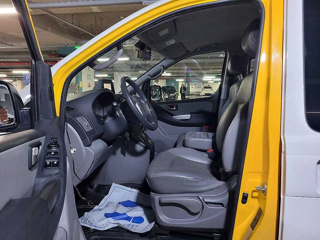 HYUNDAI Starex - Vista 7