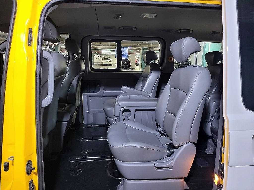 HYUNDAI Starex - Vista 8