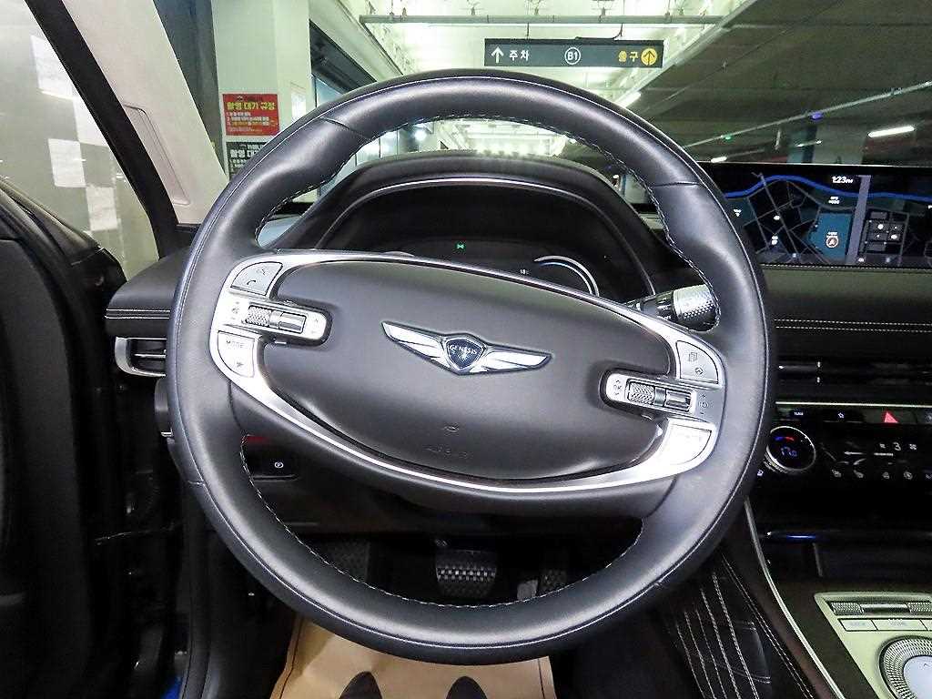 Genesis GV80 - Vista 8