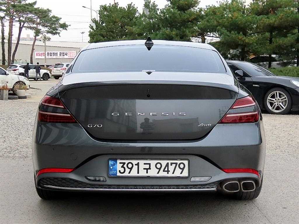 Genesis G70 - Vista 4