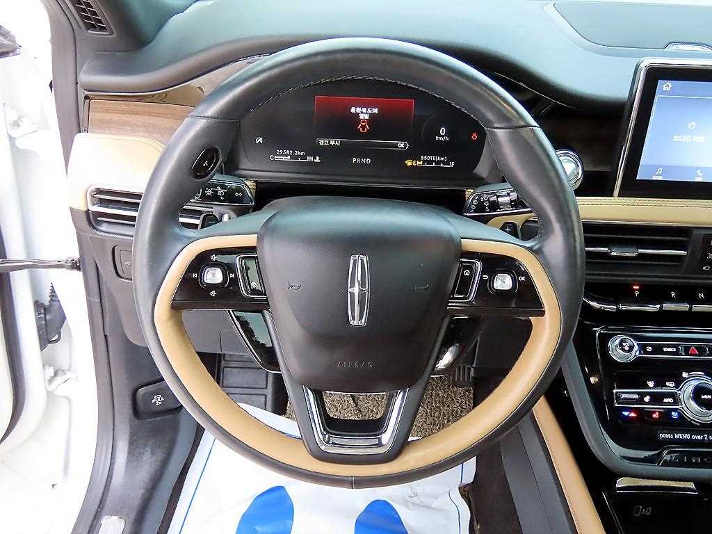 Lincoln Corsair - Vista 8