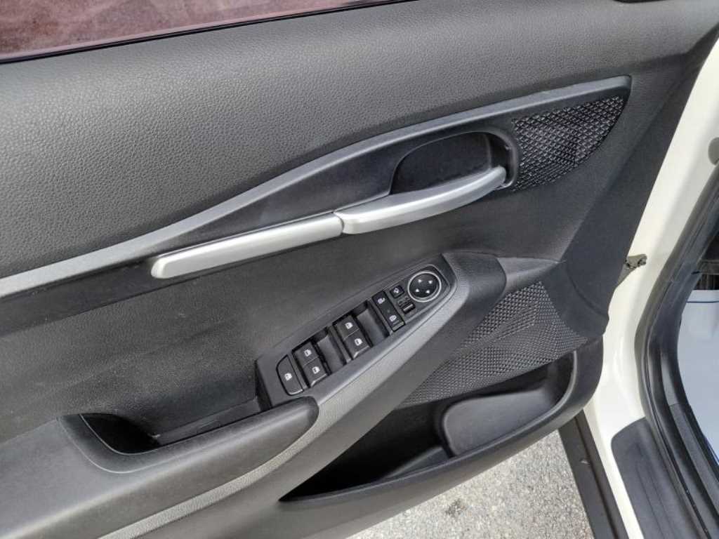 KIA Seltos - Vista 9