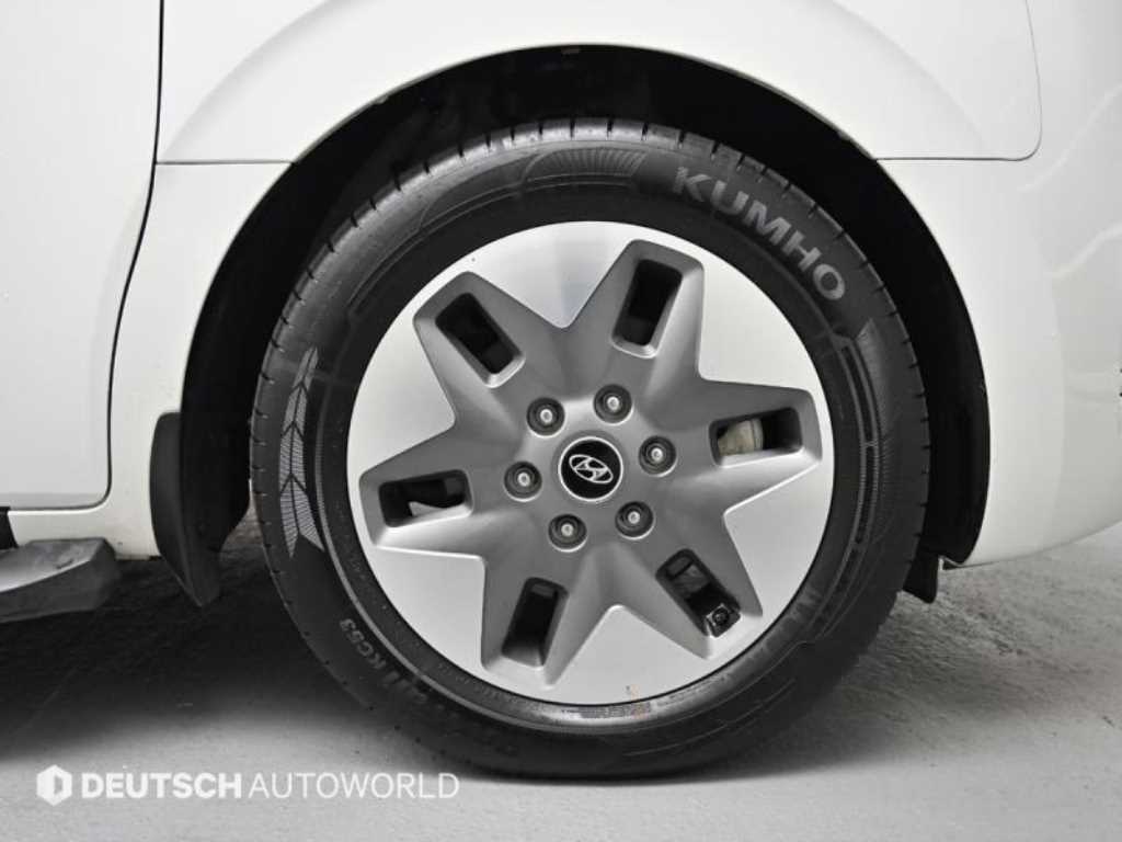 HYUNDAI Staria - Vista 5