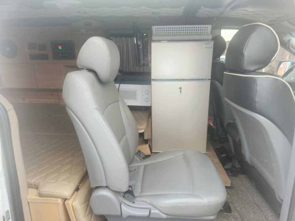 HYUNDAI Starex - Vista 9