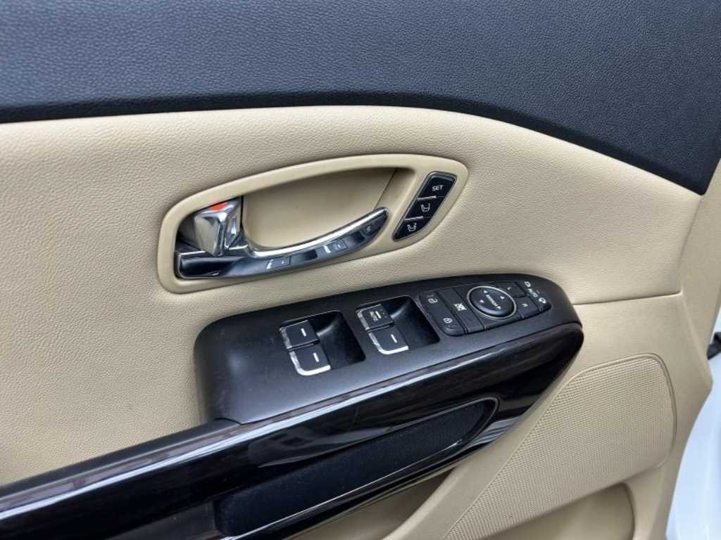 KIA Carnival - Vista 8