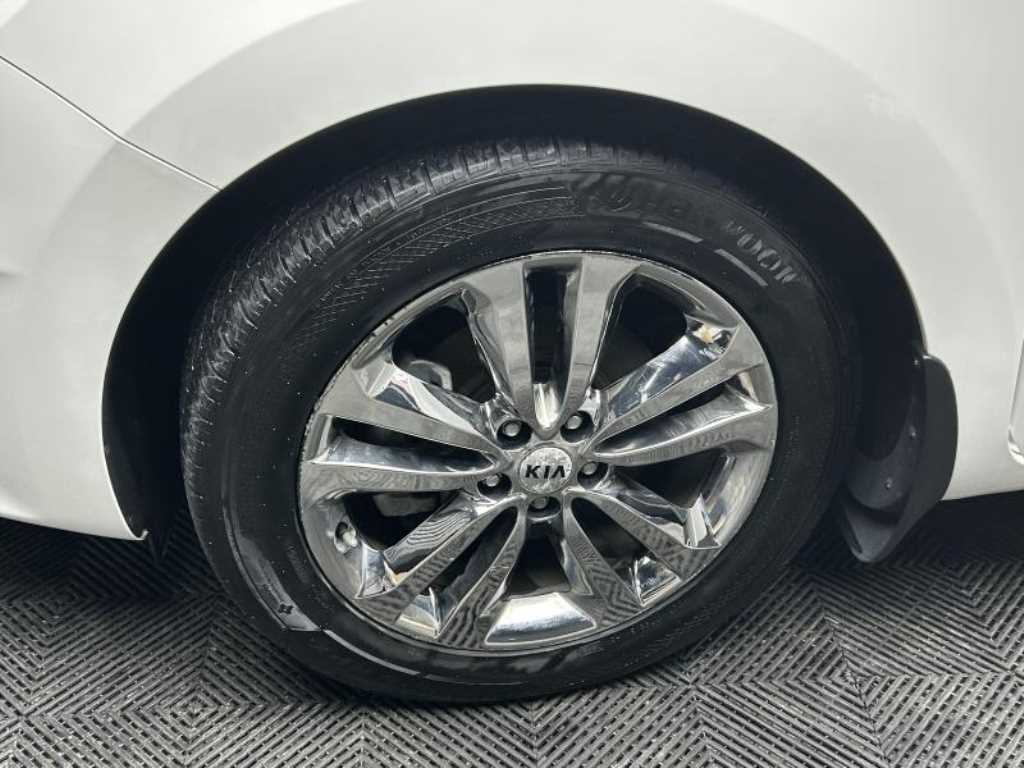 KIA Carnival - Vista 12