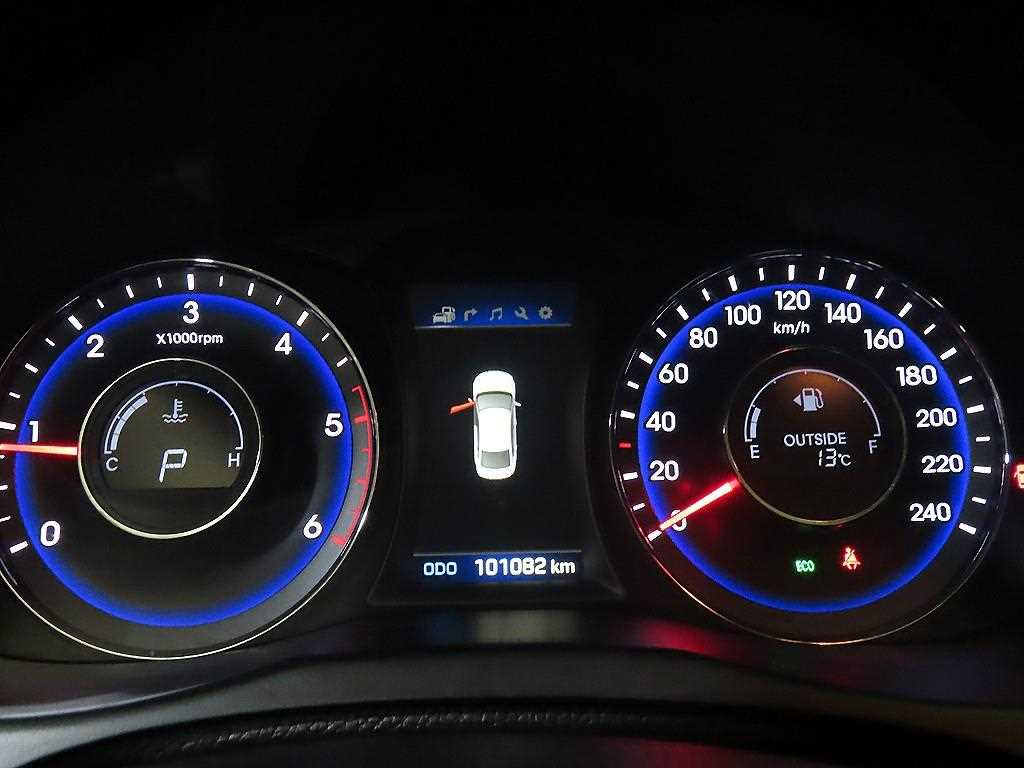 HYUNDAI i40 - Vista 9