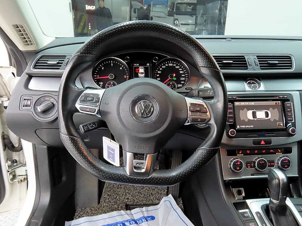 Volkswagen CC - Vista 9