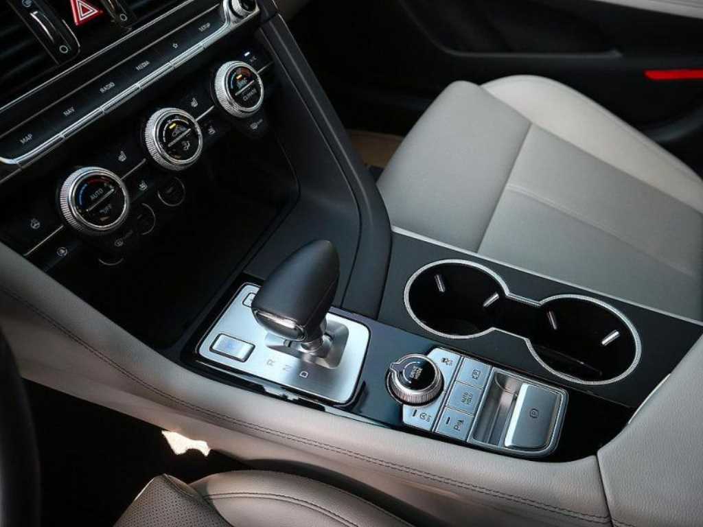 Genesis G70 - Vista 12