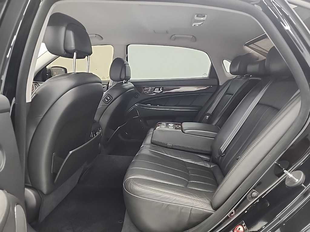 HYUNDAI Equus - Vista 12