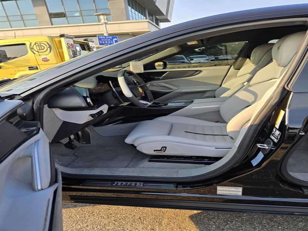 Ferrari Purosangue - Vista 7