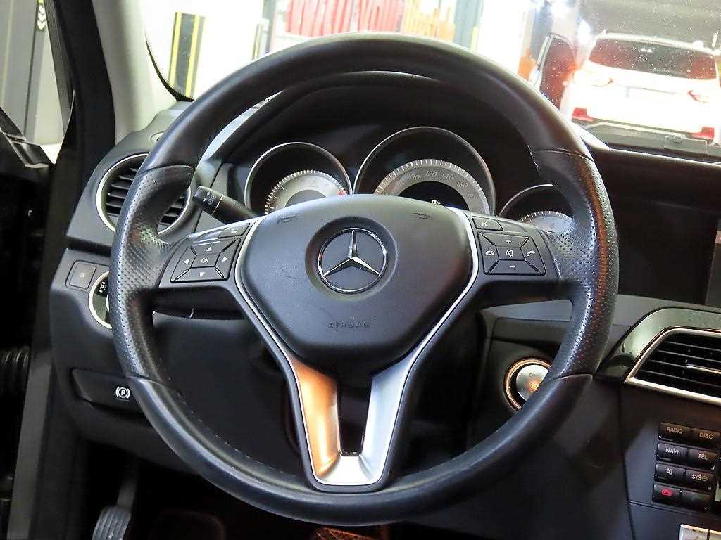 Mercedes Benz C Class - Vista 8