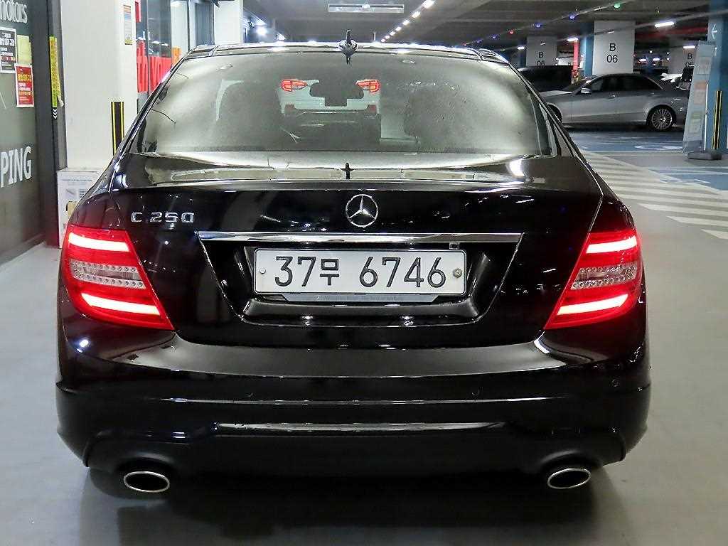 Mercedes Benz C Class - Vista 5