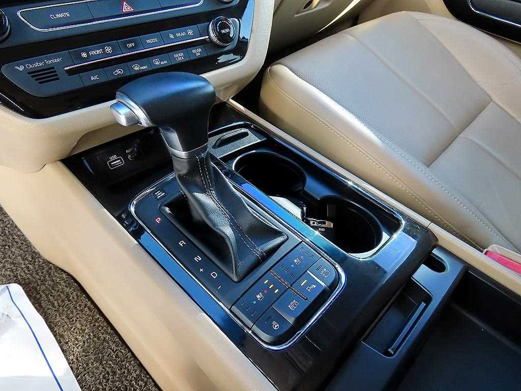 KIA Carnival - Vista 11