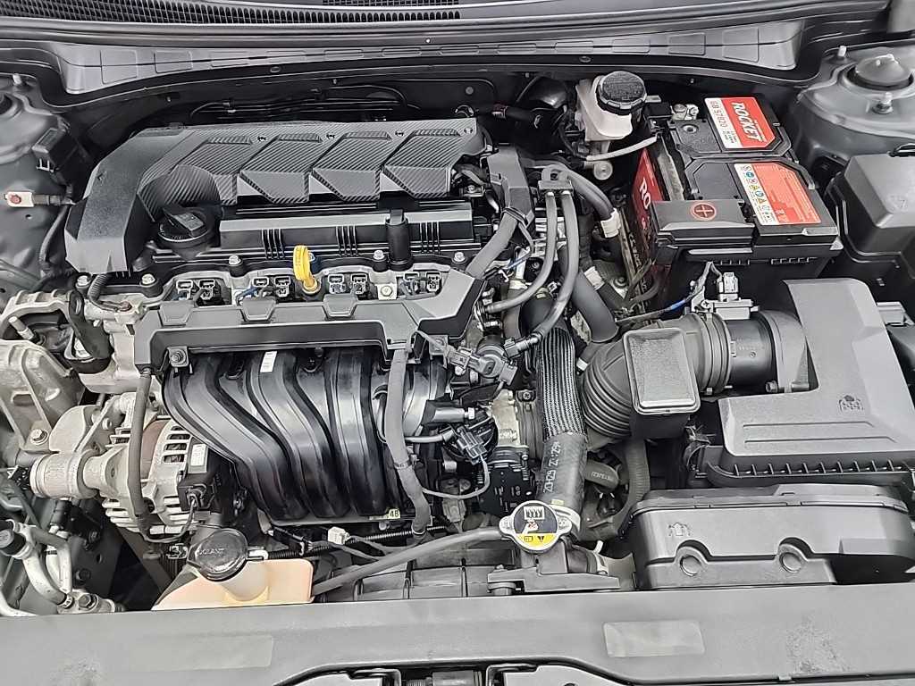 HYUNDAI Avante - Vista 5